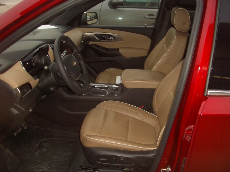 2022 Chevrolet Traverse Premier photo 2