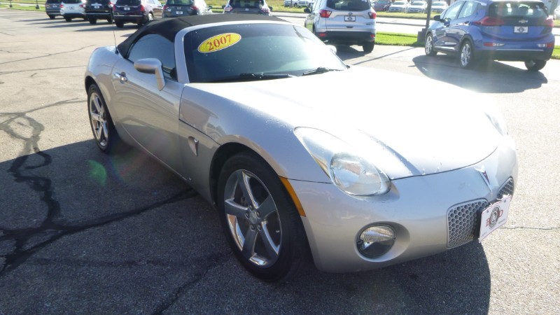2007 Pontiac Solstice photo 3