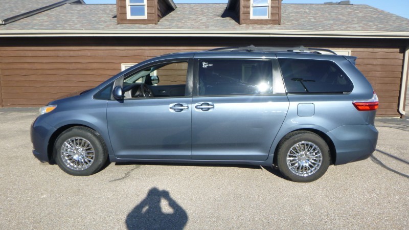 Used 2015 Toyota Sienna LE