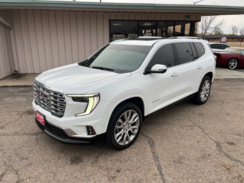 2024 GMC Acadia Denali's photo