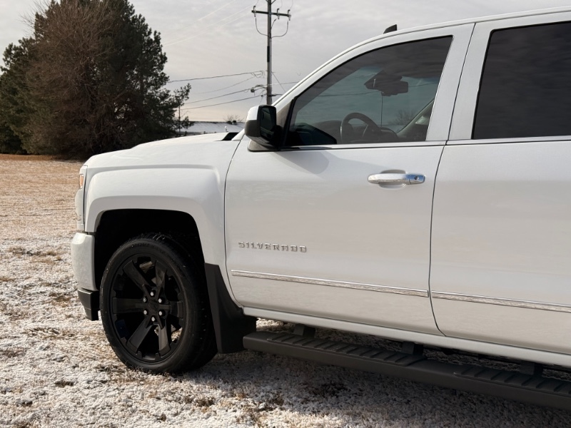 2016 Chevrolet Silverado LT's photo
