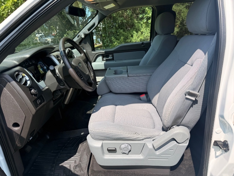 View vehicle photo 4