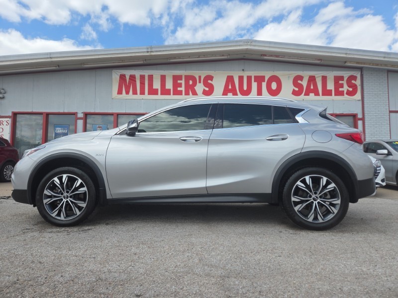 2018 INFINITI QX30 Luxury AWD's photo