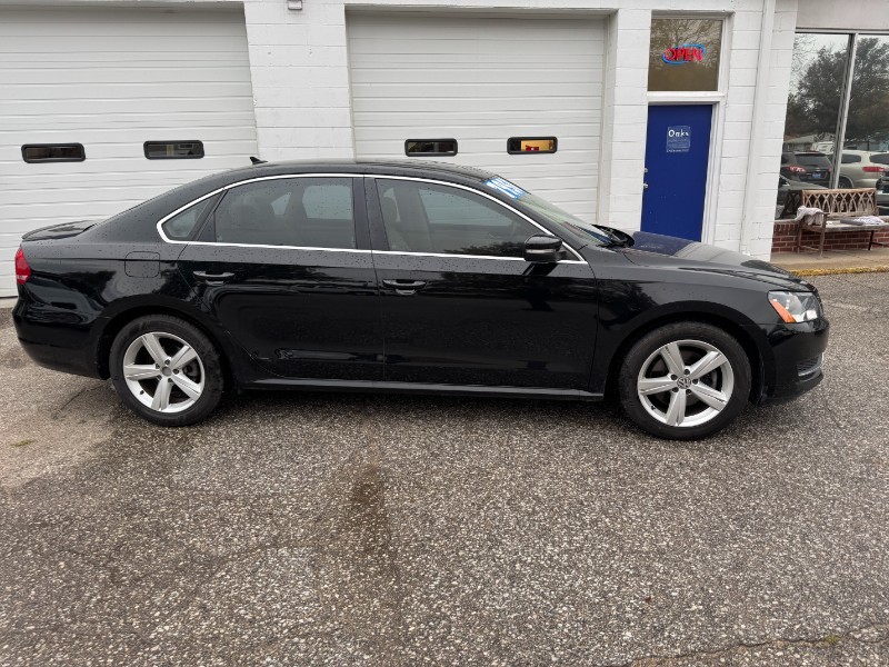 Used 2013 Volkswagen Passat SE w/Sunroof