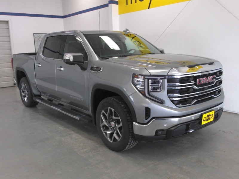 Used 2023 GMC Sierra 1500 SLT with VIN 3GTUUDED4PG221079 for sale in Kansas City