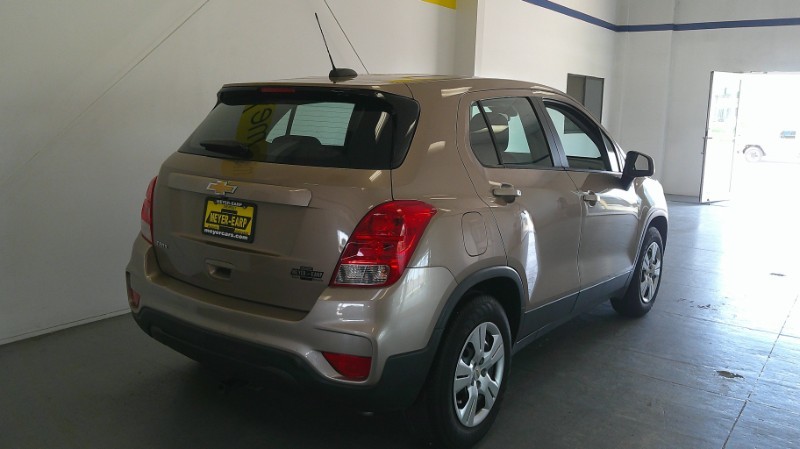 Used 2018 Chevrolet Trax LS with VIN 3GNCJKSB6JL216533 for sale in Kansas City