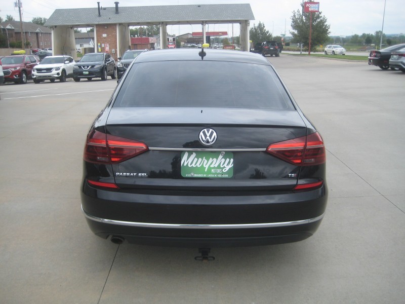 2018 Volkswagen Passat 2.0T SEL Premium photo 5