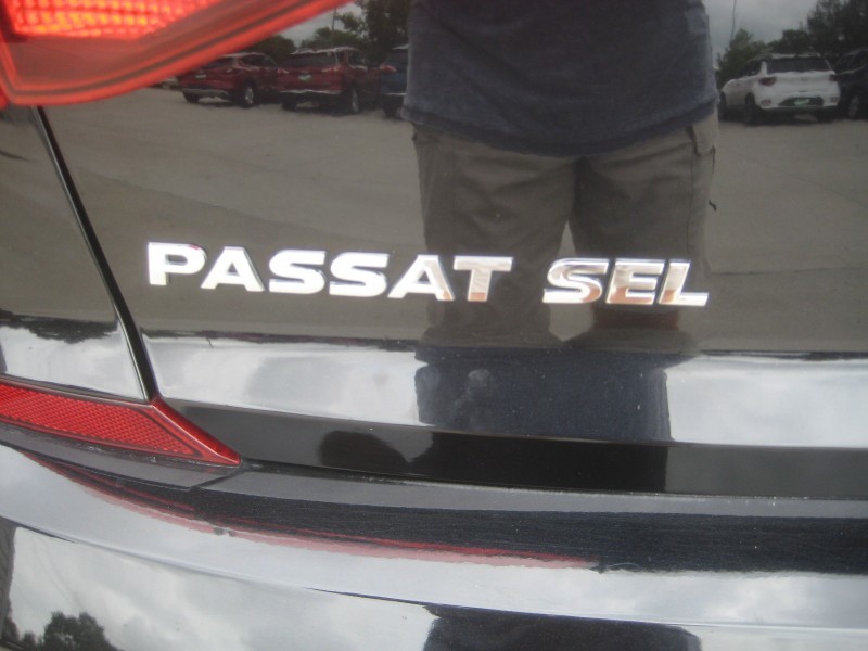 2018 Volkswagen Passat 2.0T SEL Premium photo 6