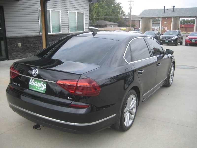 2018 Volkswagen Passat 2.0T SEL Premium photo 7