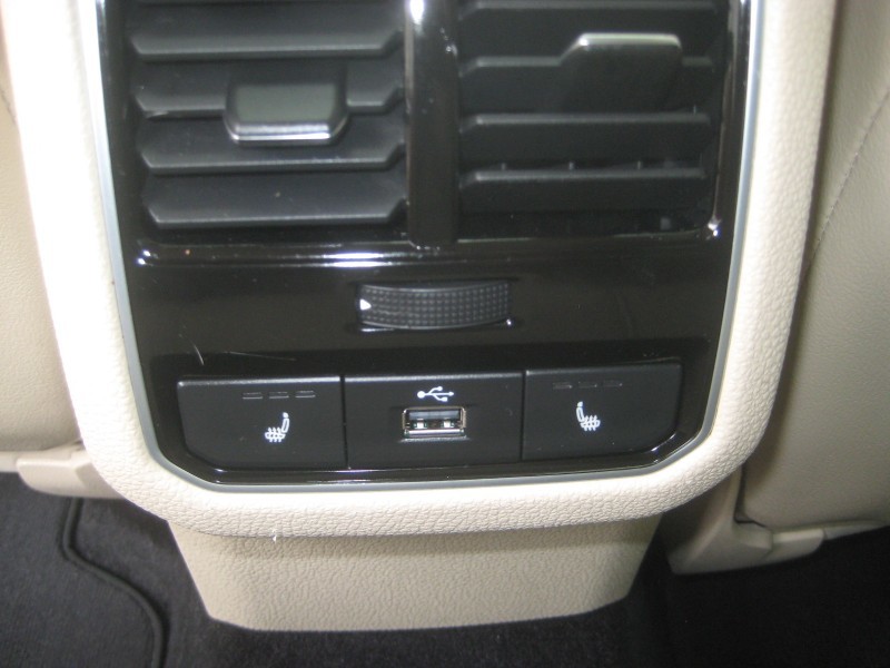 2018 Volkswagen Passat 2.0T SEL Premium photo 19