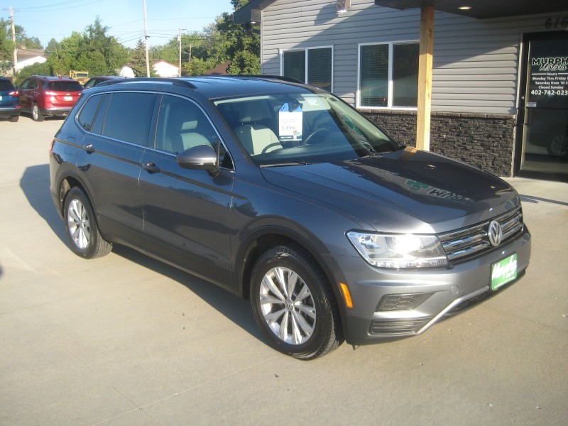 2019 Volkswagen Tiguan SEL R-Line photo 2