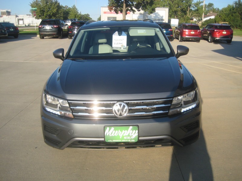 2019 Volkswagen Tiguan SEL R-Line photo 3