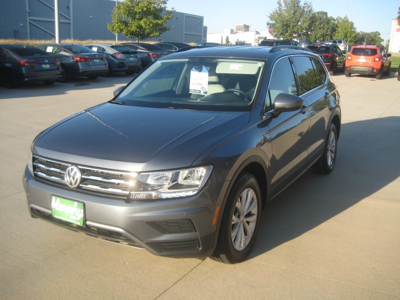 2019 Volkswagen Tiguan SEL R-Line photo 4