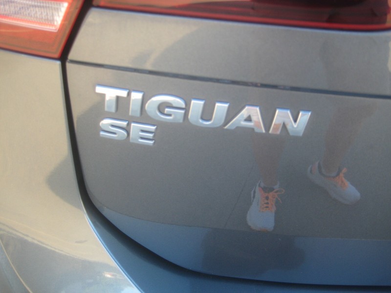 2019 Volkswagen Tiguan SEL R-Line photo 7