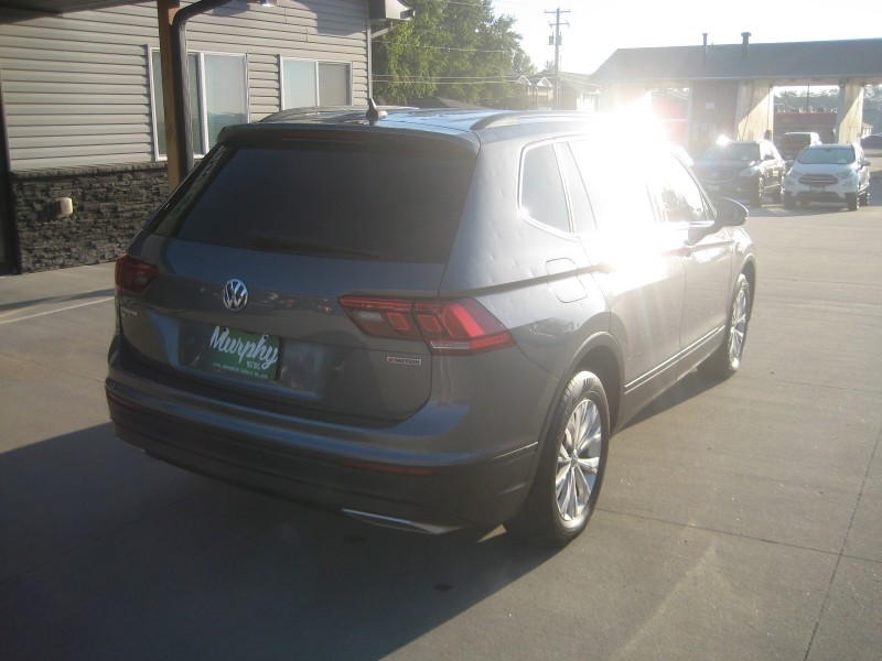 2019 Volkswagen Tiguan SEL R-Line photo 8