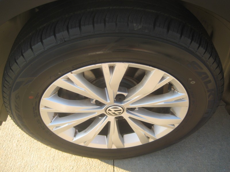 2019 Volkswagen Tiguan SEL R-Line photo 11