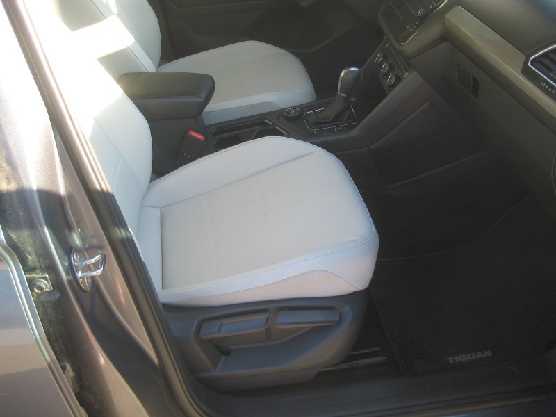 2019 Volkswagen Tiguan SEL R-Line photo 31