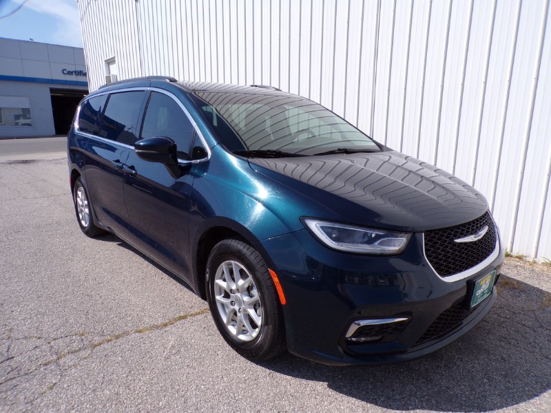 Used 2022 Chrysler Pacifica Touring L with VIN 2C4RC1BG6NR158161 for sale in Kansas City