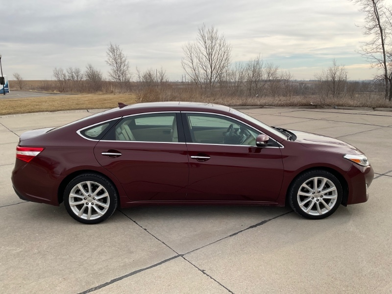 2013 Toyota Avalon XLE's photo