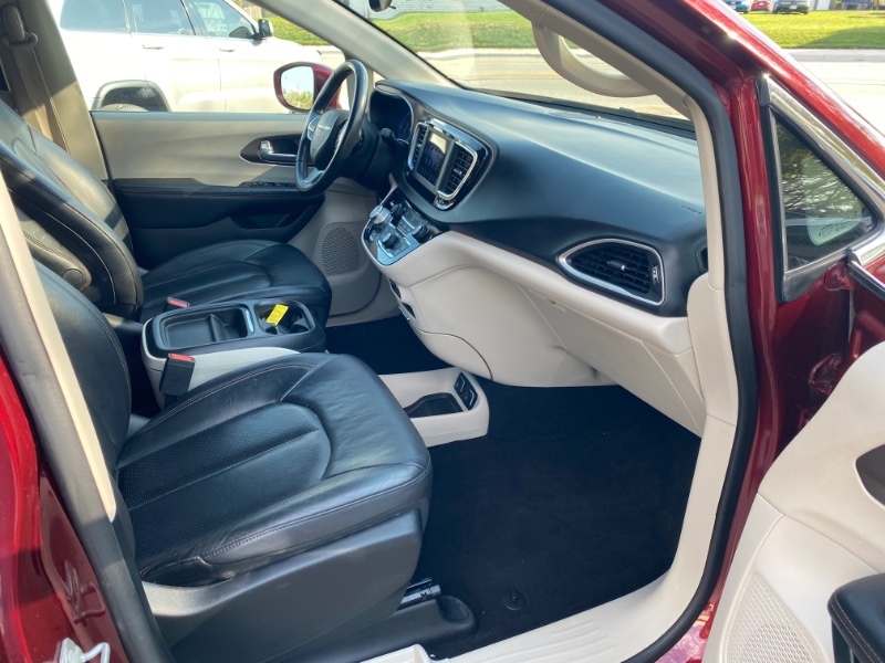 2018 Chrysler Pacifica Touring L photo 6