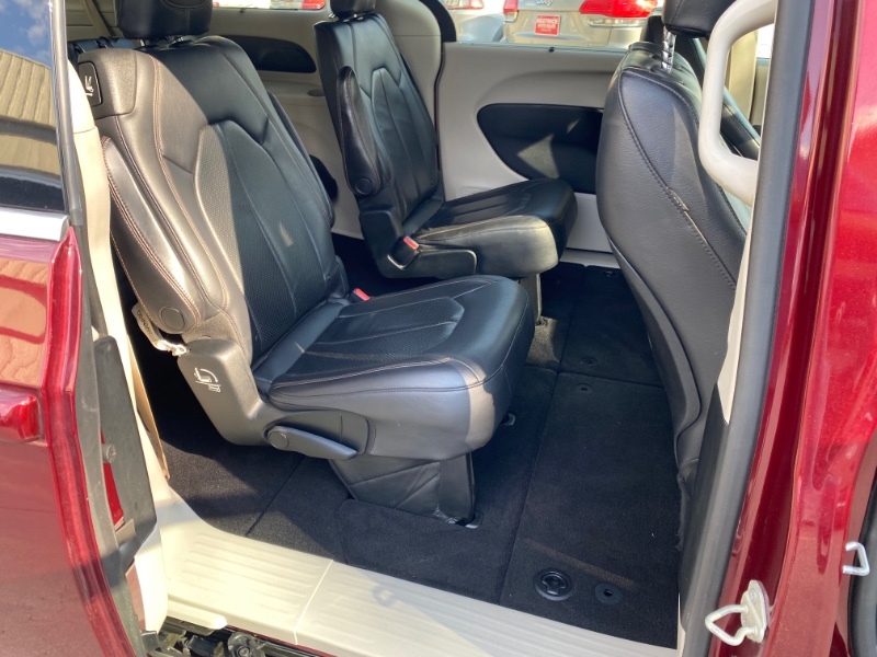2018 Chrysler Pacifica Touring L photo 10