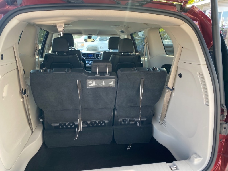 2018 Chrysler Pacifica Touring L photo 12