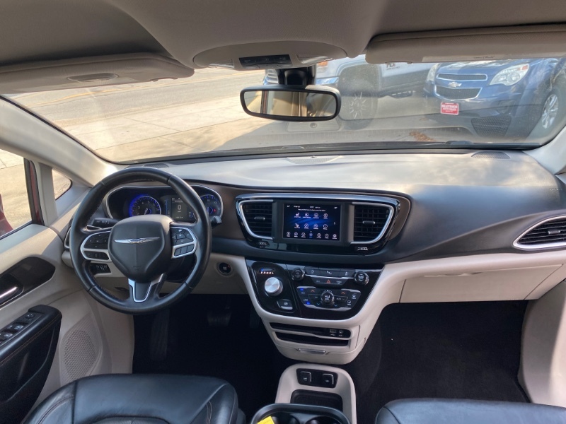 2018 Chrysler Pacifica Touring L photo 13