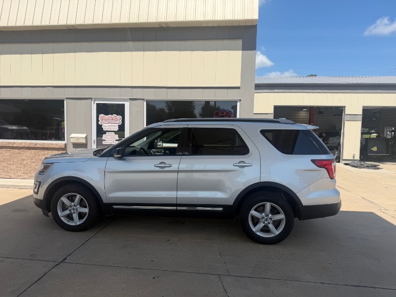 Used 2017 Ford Explorer XLT
