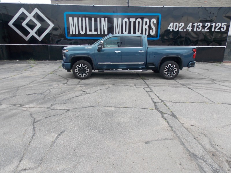 2024 Chevrolet Silverado HD High Country 4WD Crew Cab Standard Box's photo