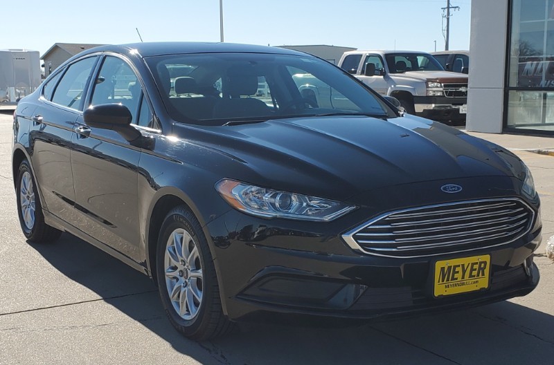 Used 2018 Ford Fusion S with VIN 3FA6P0G78JR187097 for sale in Seward, NE