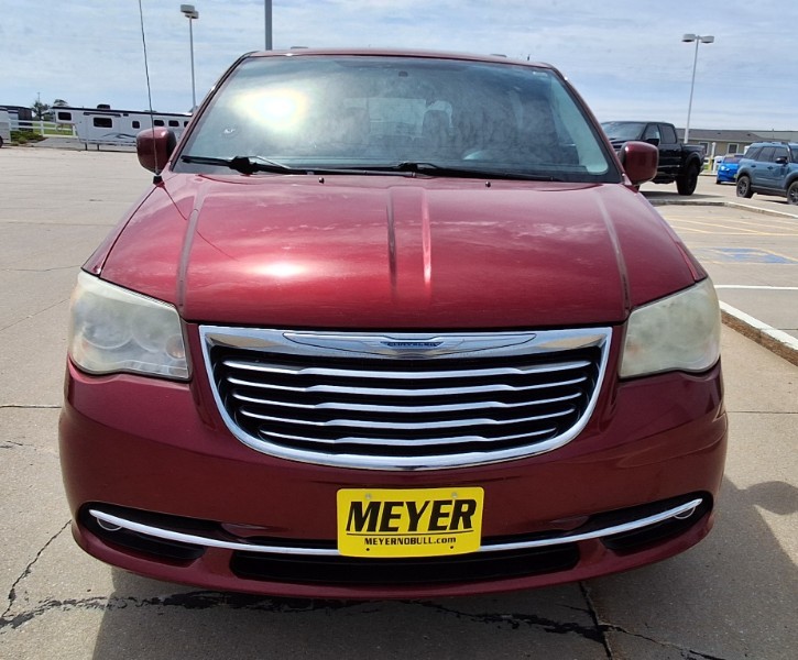 2014 Chrysler Town & Country Touring photo 3