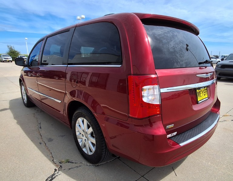 2014 Chrysler Town & Country Touring photo 5