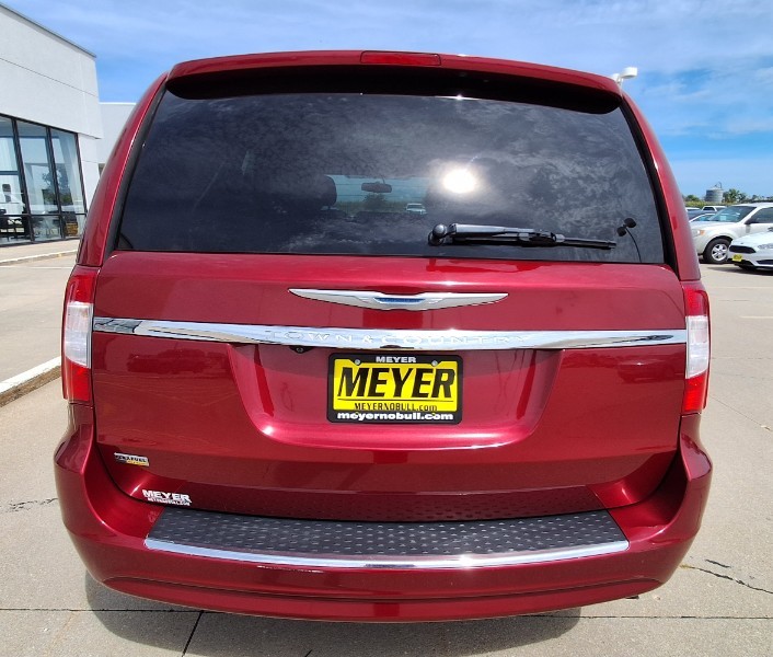 2014 Chrysler Town & Country Touring photo 6