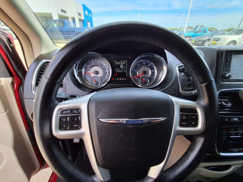 2014 Chrysler Town & Country Touring photo 11