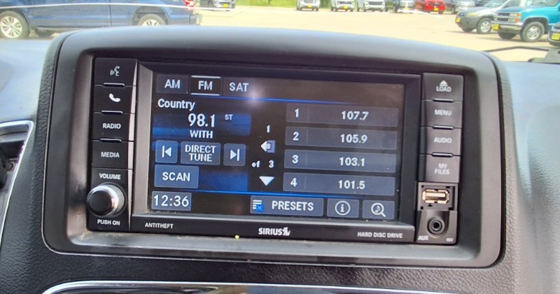 2014 Chrysler Town & Country Touring photo 13