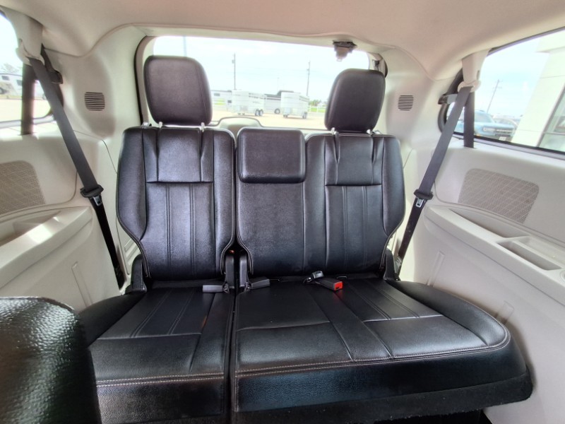 2014 Chrysler Town & Country Touring photo 19
