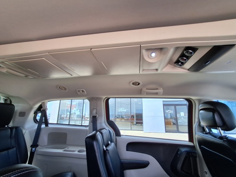 2014 Chrysler Town & Country Touring photo 20