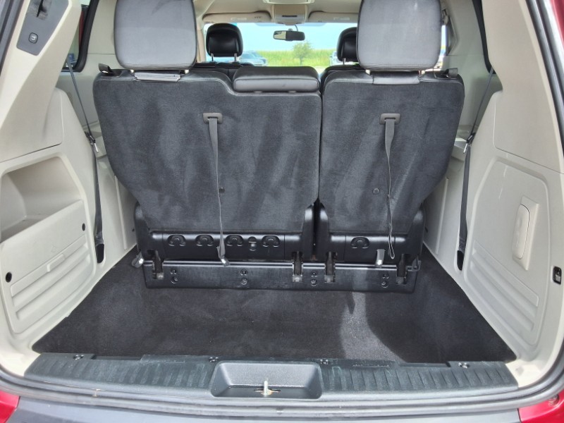 2014 Chrysler Town & Country Touring photo 22