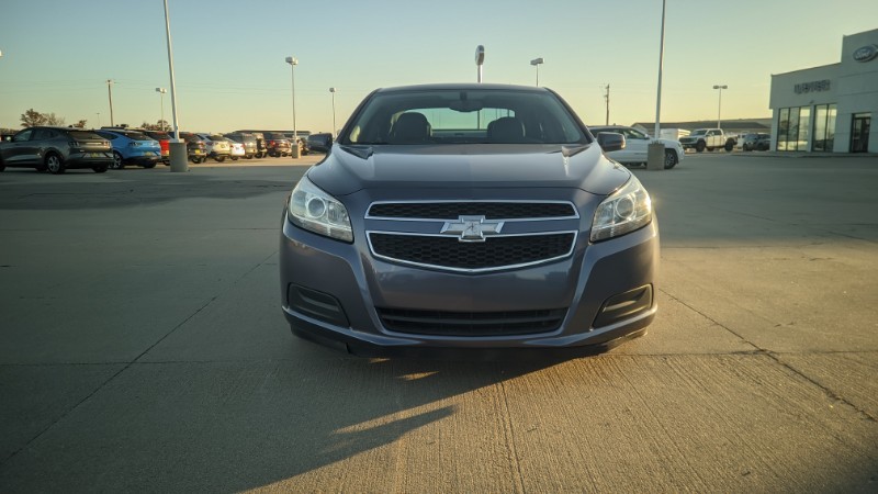 2013 Chevrolet Malibu 1LT photo 2