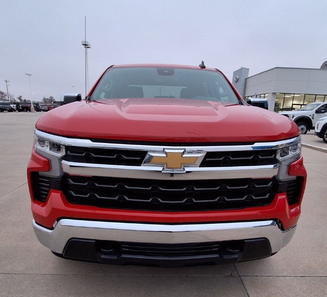 2022 Chevrolet Silverado 1500 LT photo 2