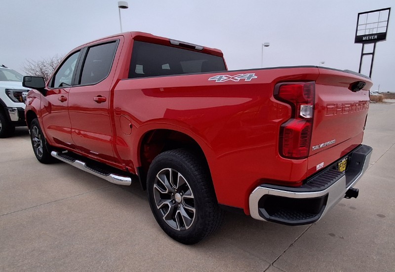 2022 Chevrolet Silverado 1500 LT photo 4