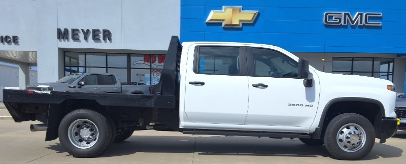 White 2025 Chevrolet Silverado 3500HD Chassis Work Truck Crew Cab 4WD Pickup Truck Four-Wheel Drive Automatic