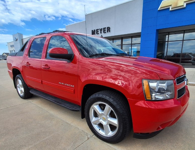 Used 2011 Chevrolet Avalanche LS with VIN 3GNTKEE35BG172926 for sale in Seward, NE