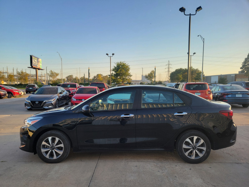 2022 Kia Rio S photo 3
