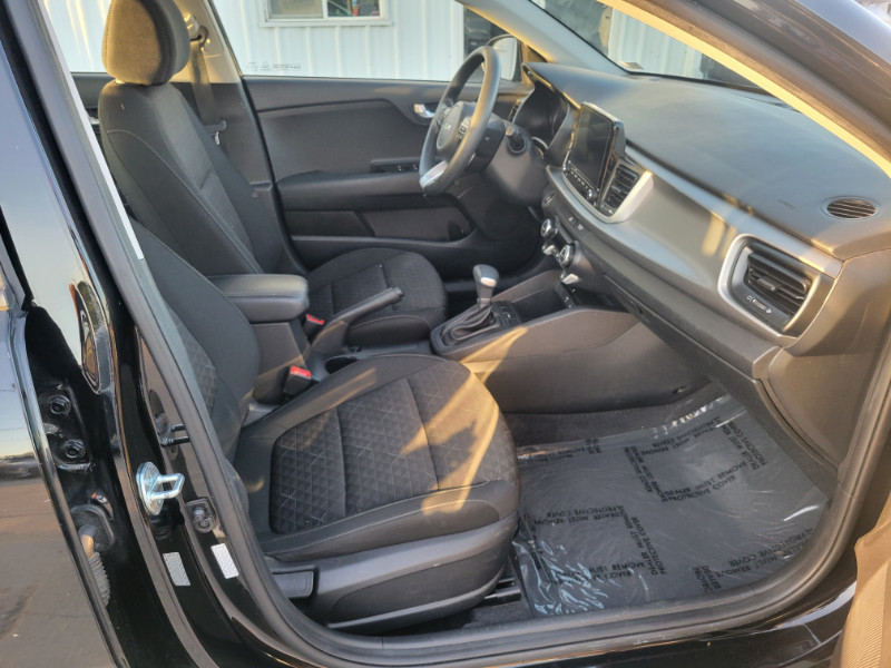 2022 Kia Rio S photo 19