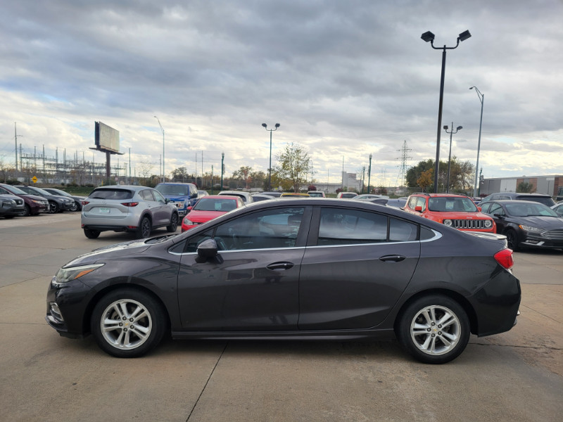 2017 Chevrolet Cruze LT photo 3
