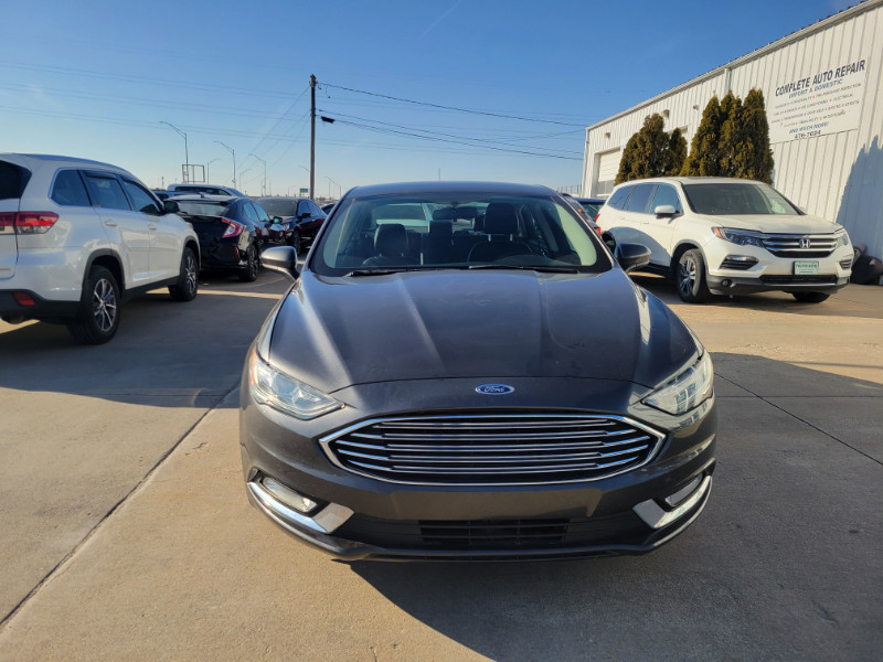 2018 Ford Fusion SE photo 2