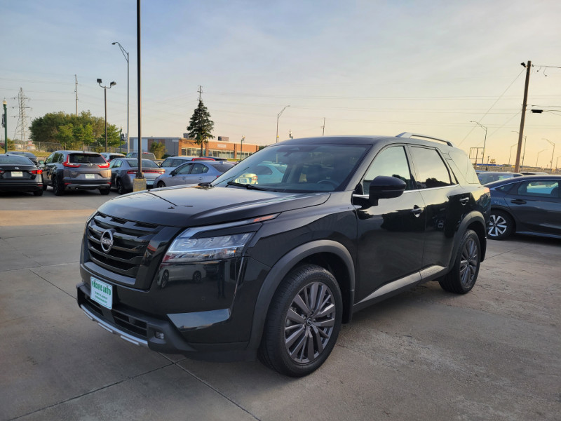 View vehicle photo 3