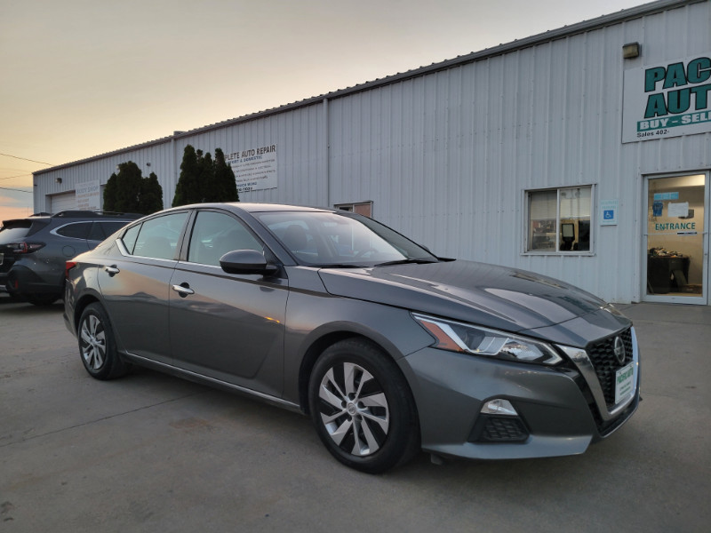 Gray 2021 Nissan Altima Sedan Front-Wheel Drive Automatic