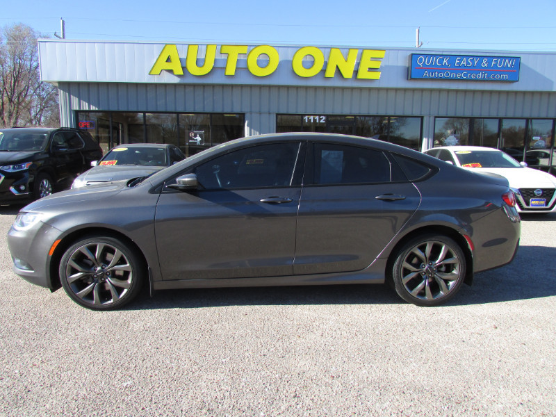 2016 Chrysler 200 S photo 5